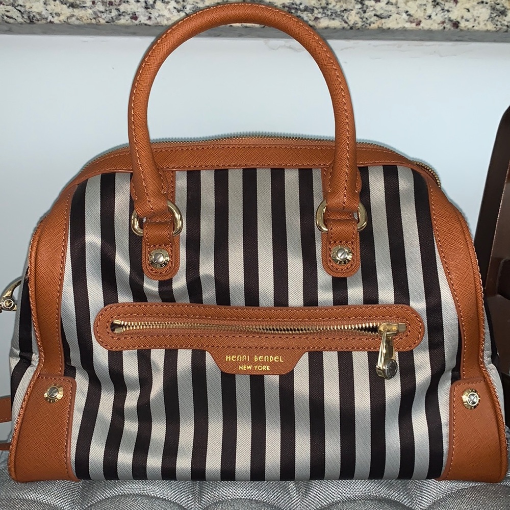 Beautiful Henri Bendel purse! Amazing condition!
